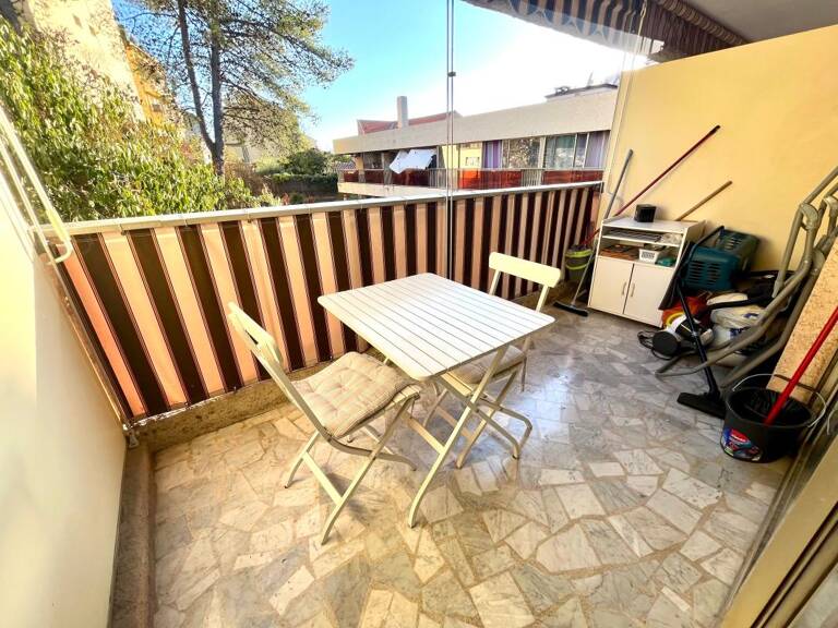 studio mairie avec belle terrasse au calme vue jardin — photo 1