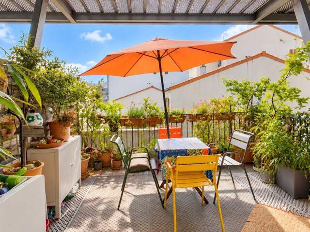Duplex avec terrasse – À 4 min du métro Robespierre — photo du bien