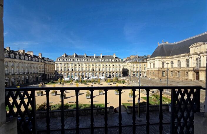 Rennes – Place du Parlement de Bretagne  Appartement exceptionnel de 103 m², rénové avec éclat – Ascenseur et cave — photo 3