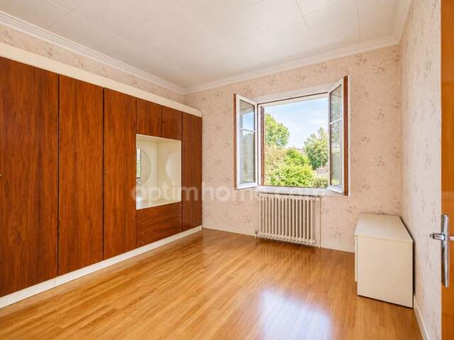 Maison à vendre à Oullins (69600) – 120 m² à rénover, 4 chambres, jardin et entrepôt de 180 m² — photo du bien