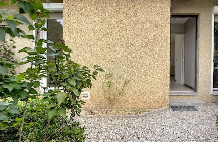 Maison de type T4 de 102 m2 à Salon de Provence avec jardin — photo 3