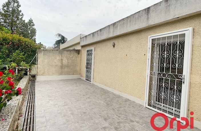 Maison de type T4 de 102 m2 à Salon de Provence avec jardin — photo 4