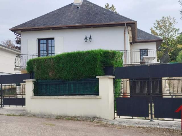 Pavillon six pièces, 114 mètres carrés habitables — photo du bien