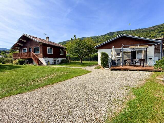 Ensemble immobilier avec habitation principale, dépendance et revenu locatif – Terrain de 1 004 m²

ALLEVARD-LES-BAINS – 38580 — photo du bien