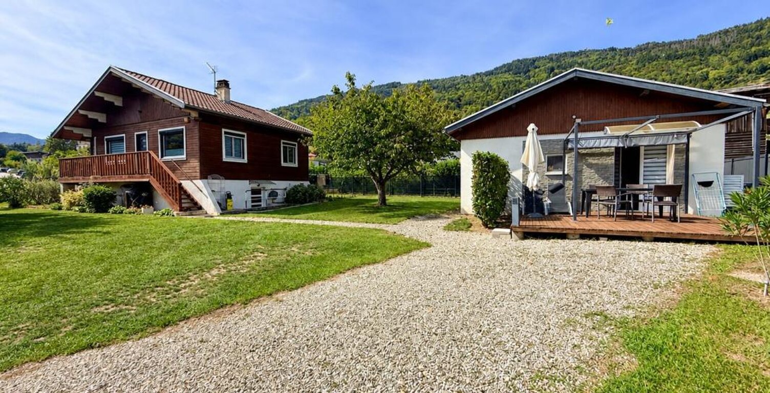 Ensemble immobilier avec habitation principale, dépendance et revenu locatif – Terrain de 1 004 m²

ALLEVARD-LES-BAINS – 38580 — photo 1