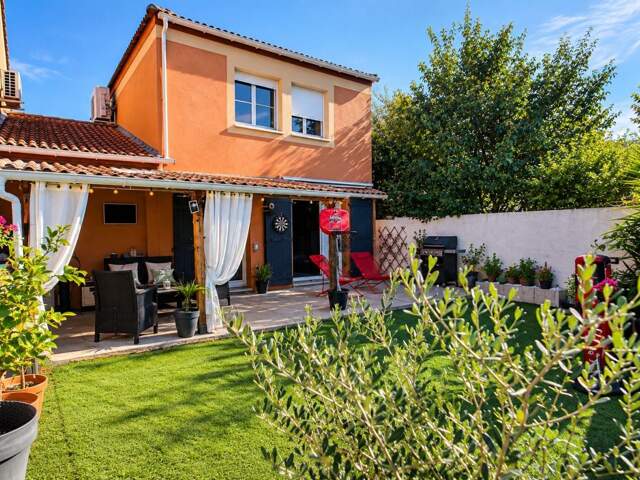 Maison familiale 3 chambres, village de La Valentine, garage avec mezzanine, stationnement — photo du bien