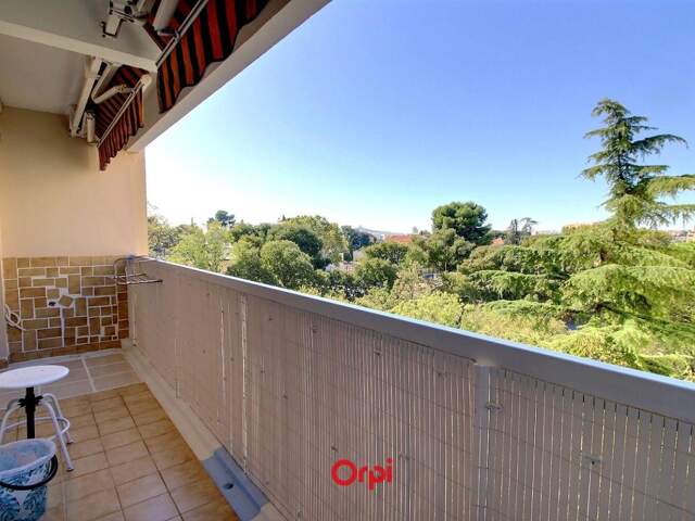 Appartement À Vendre — photo du bien