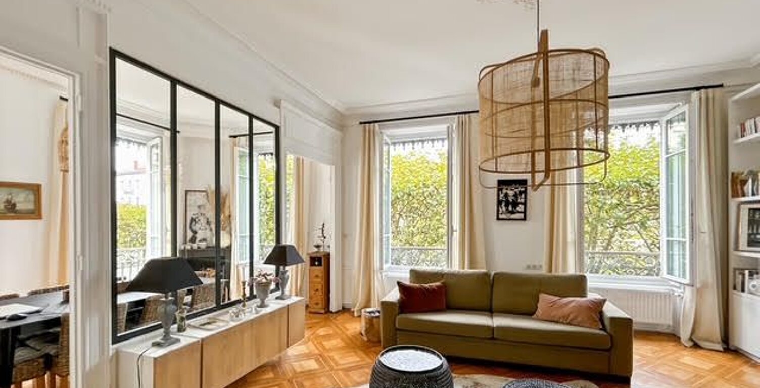 Proche Place Maréchal Lyautey - T4/T5, en étage élevé, sur le prestigieux Cours Franklin Roosevelt - Haussmannien sur son terrain - 2 beaux greniers — photo 1