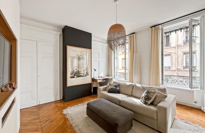 Proche Place Maréchal Lyautey - T4/T5, en étage élevé, sur le prestigieux Cours Franklin Roosevelt - Haussmannien sur son terrain - 2 beaux greniers — photo 4