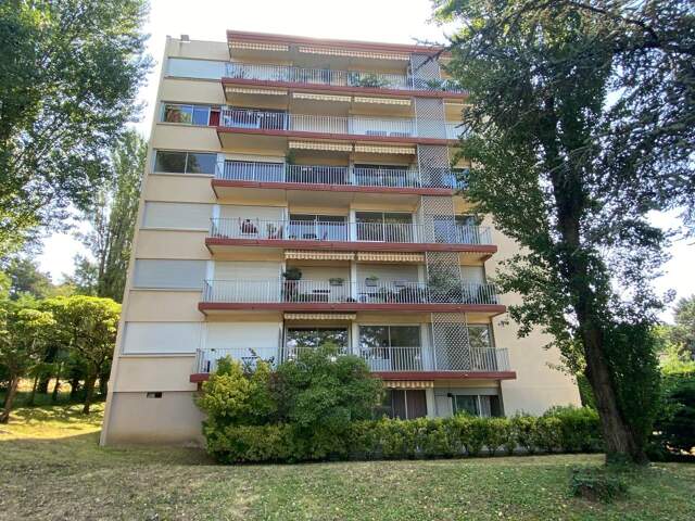 Sainte Foy lès Lyon (Chatelain) - 89 m² - 3 chambres - Balcon - Garage, cave et parking — photo du bien