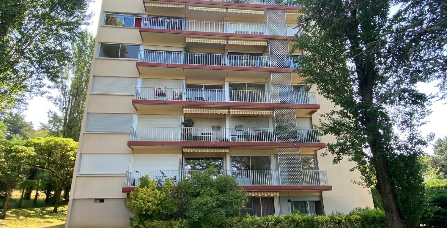 Sainte Foy lès Lyon (Chatelain) - 89 m² - 3 chambres - Balcon - Garage, cave et parking — photo 1