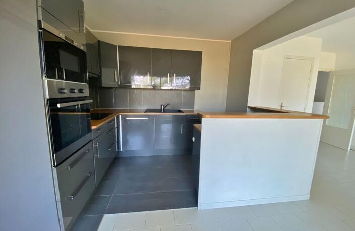 Sainte Foy lès Lyon (Chatelain) - 89 m² - 3 chambres - Balcon - Garage, cave et parking — photo 3