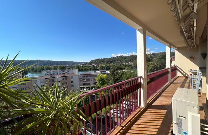 Appartement À Vendre - Vue dégagée sur le Rhône pour ce T3 spacieux avec terrasse et garage — photo 2