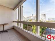 Villeurbanne – À 600 m du métro Flachet | T3 rénové avec deux balcons — photo 2