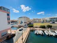 T2 EN DERNIER ETAGE AVEC VUE SUR LA MARINA — photo 2