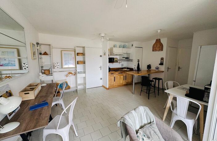 T2 EN DERNIER ETAGE AVEC VUE SUR LA MARINA — photo 2