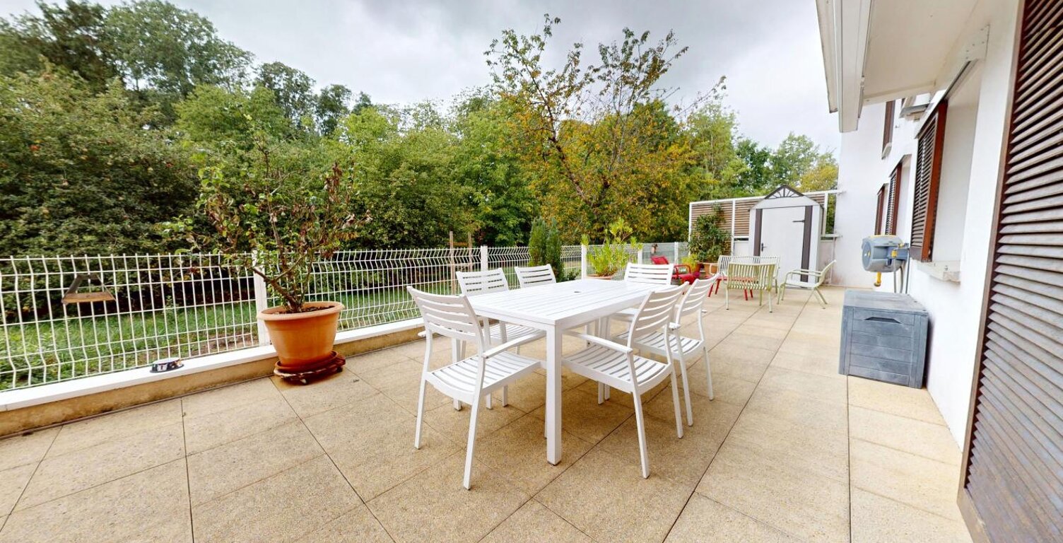 Appartement F3 en rez-de-chaussée avec terrasse de 48 m², grand garage et place de parking — photo 1