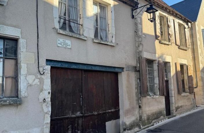 SANCERRE CENTRE-VILLAGE — Maison de caractère à rénover entièrement avec jardinet et garage — photo 3