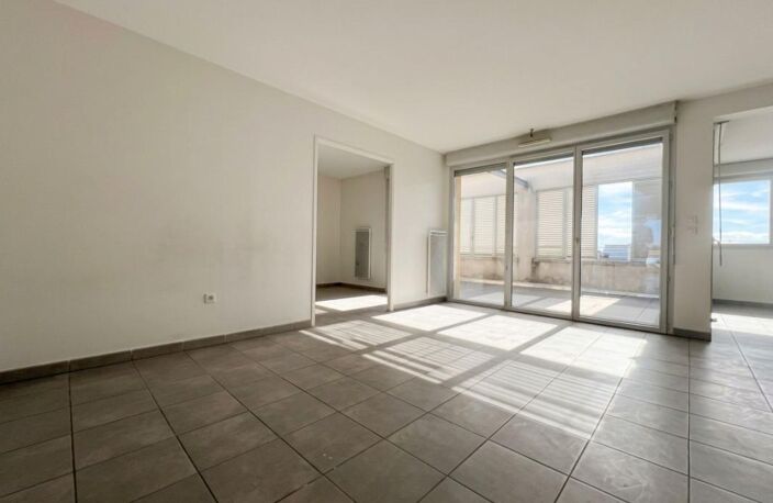 Toulouse Saint-Simon — Superbe T4 de 88 m² en dernier étage avec terrasse 20 m2 & parking en sous-sol — photo 2