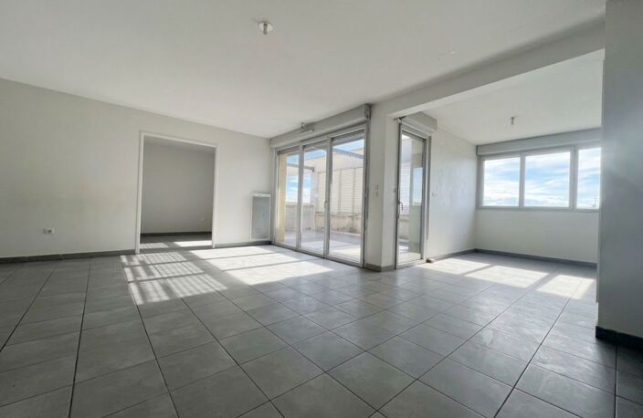 Toulouse Saint-Simon — Superbe T4 de 88 m² en dernier étage avec terrasse 20 m2 & parking en sous-sol — photo 3