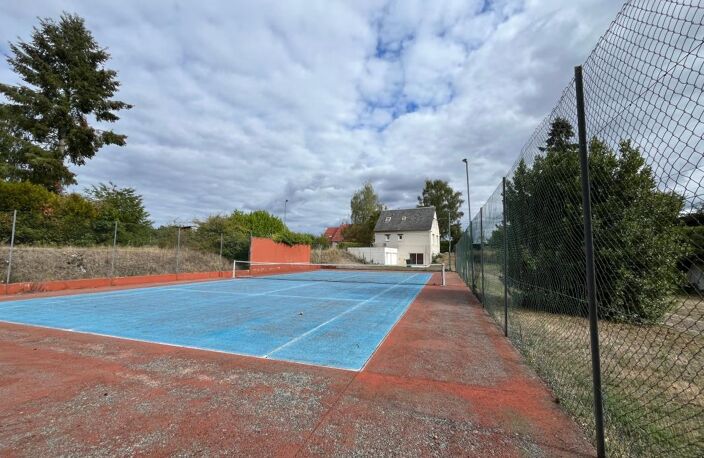Maison et court de tennis à vendre à FRESNES                           ave — photo 2