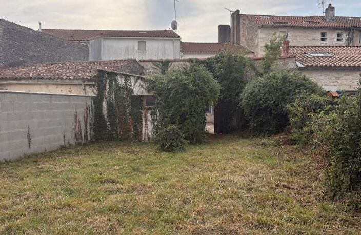 Maison de ville à rénover à fort potentiel – 157 m² habitables – Terrain de 769 m² — photo 3