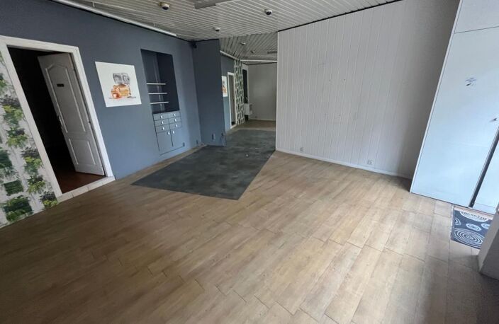 Local professionnel 75 m² – Pont-de-Chéruy — photo 2