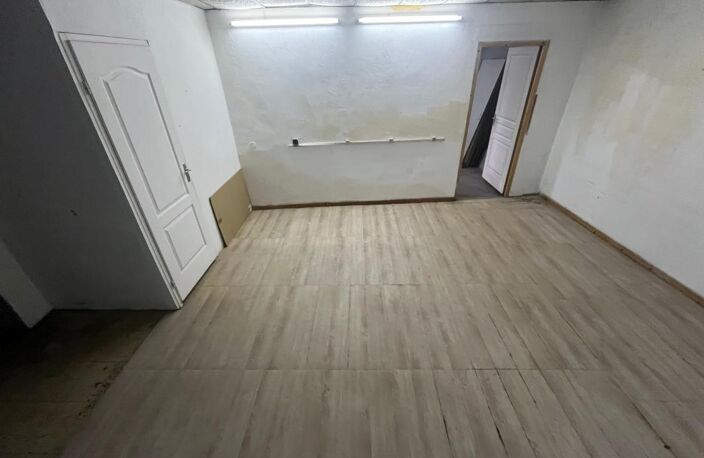 Local professionnel 75 m² – Pont-de-Chéruy — photo 3