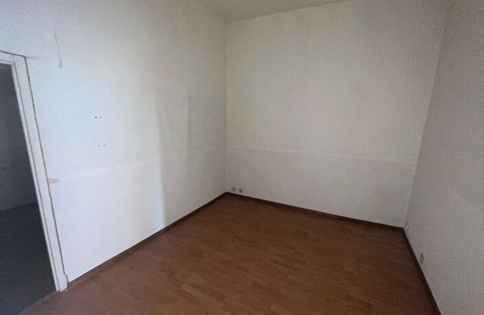 Local professionnel 75 m² – Pont-de-Chéruy — photo 4