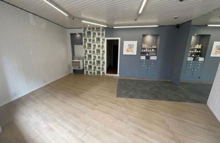 Local professionnel 75 m² – Pont-de-Chéruy — photo 5