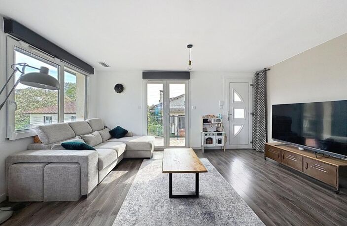 SAINT-GENIÈS-BELLEVUE, MAISON T6 ENTIÈREMENT RÉNOVÉE AVEC CALME ABSOLU + JARDIN — photo 4
