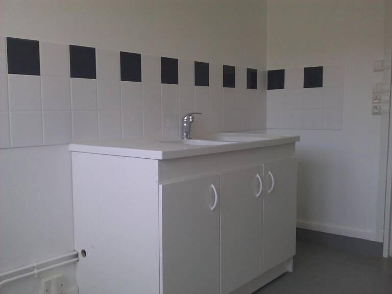 Leasing Appartement 4  pièces 70 m² Châtillon-sur-Indre — photo 1