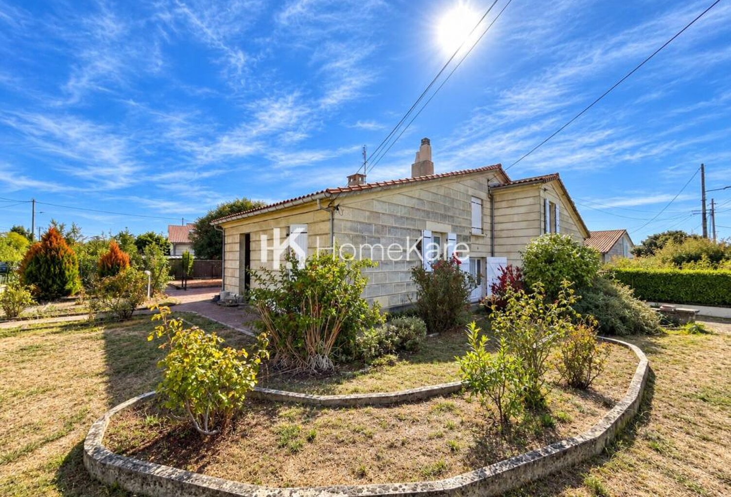 MAISON DE CHARME AVEC JARDIN — photo 1
