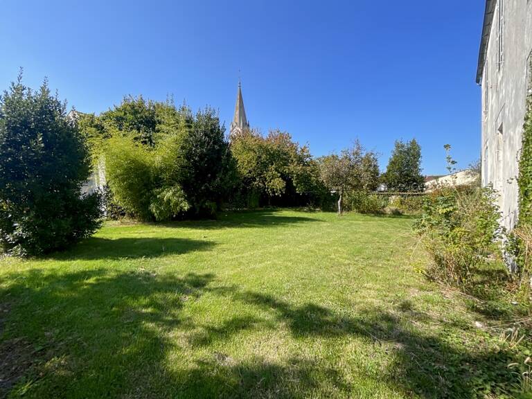 Terrain constructible de 1078 m² à vendre au cœur de Bourgneuf — photo 1