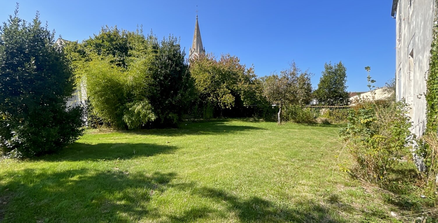 Terrain constructible de 1078 m² à vendre au cœur de Bourgneuf — photo 1