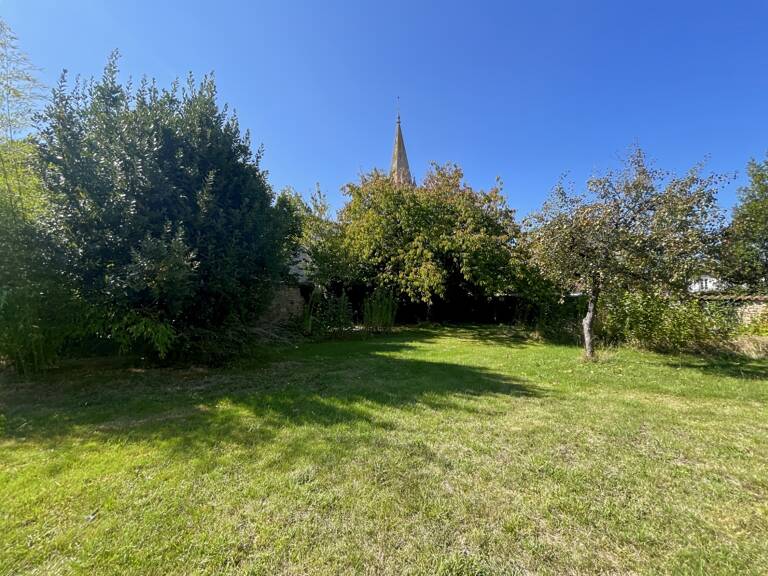 Terrain constructible de 1078 m² à vendre au cœur de Bourgneuf — photo 1