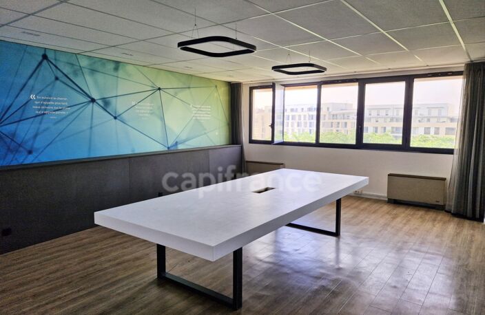 PLATEAU DE BUREAUX 167 M² À LOUER – AIX-EN-PROVENCE Proximité centre-ville – Immeuble tertiaire et médical – Espace lumineux et modulable — photo 2