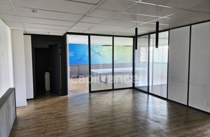 PLATEAU DE BUREAUX 167 M² À LOUER – AIX-EN-PROVENCE Proximité centre-ville – Immeuble tertiaire et médical – Espace lumineux et modulable — photo 3