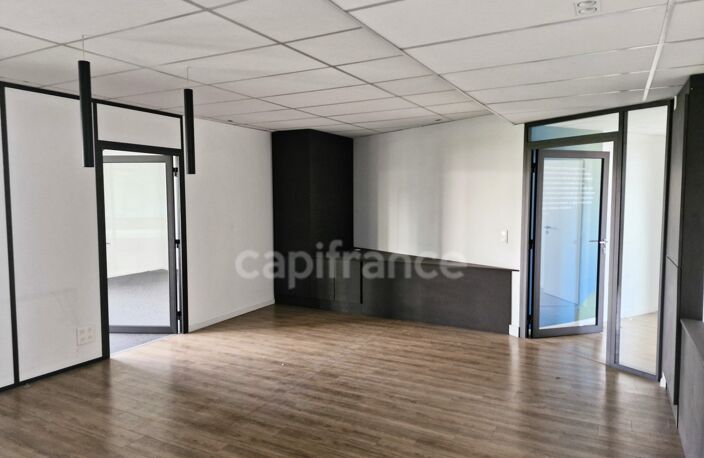 PLATEAU DE BUREAUX 167 M² À LOUER – AIX-EN-PROVENCE Proximité centre-ville – Immeuble tertiaire et médical – Espace lumineux et modulable — photo 4