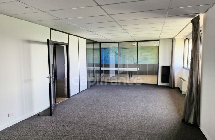 PLATEAU DE BUREAUX 167 M² À LOUER – AIX-EN-PROVENCE Proximité centre-ville – Immeuble tertiaire et médical – Espace lumineux et modulable — photo 5