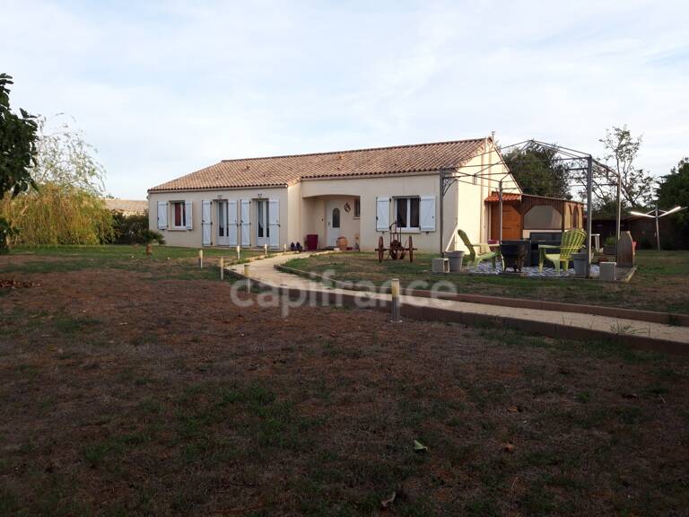 Maison à vendre 6 pièces LAIROUX (85) — photo 1