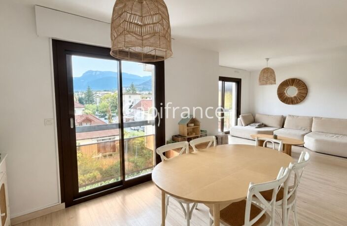 T3 DUPLEX EN DERNIER ÉTAGE – CLIMATISÉ – VUE MONTAGNES – ANNECY (74) — photo 4
