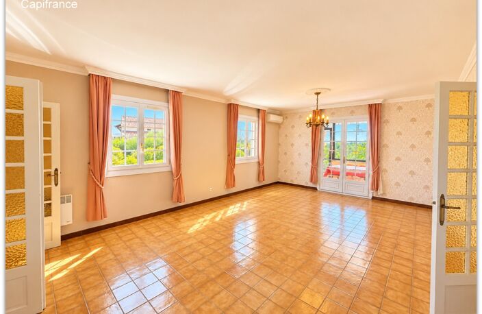 Grande villa familiale de 204 m² avec appartement indépendant, terrain piscinable de 2 178 m² et vue dégagée - Roujan (34320) — photo 3