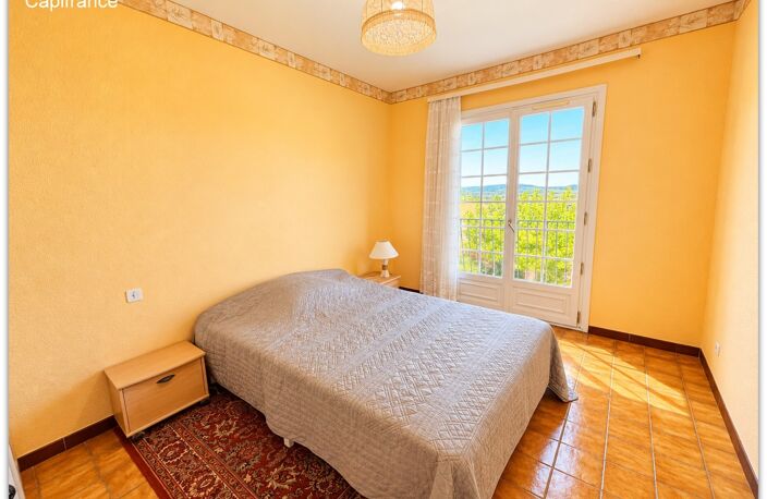 Grande villa familiale de 204 m² avec appartement indépendant, terrain piscinable de 2 178 m² et vue dégagée - Roujan (34320) — photo 4