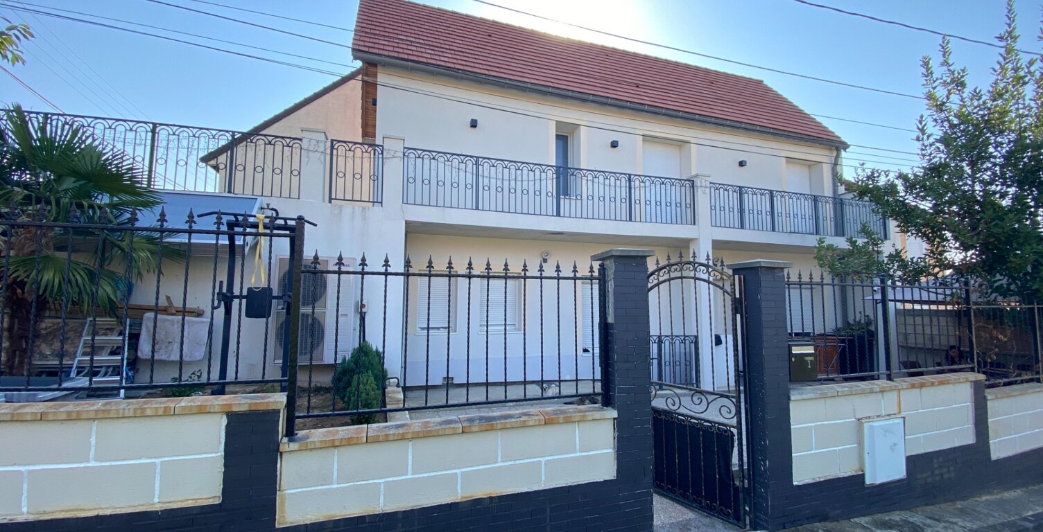 Maison familiale moderne avec terrasse et garage, à 6 min du centre-ville à Fosses (95) — photo 1