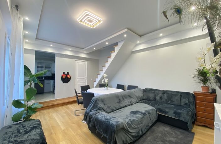 Maison familiale moderne avec terrasse et garage, à 6 min du centre-ville à Fosses (95) — photo 2