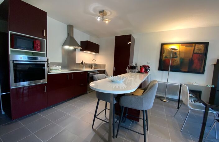 A FEURS (42). APPARTEMENT  T3  Relooké  Avec  PLACE DE PARKING ,  quartier calme — photo 2