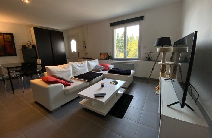 A FEURS (42). APPARTEMENT  T3  Relooké  Avec  PLACE DE PARKING ,  quartier calme — photo 3
