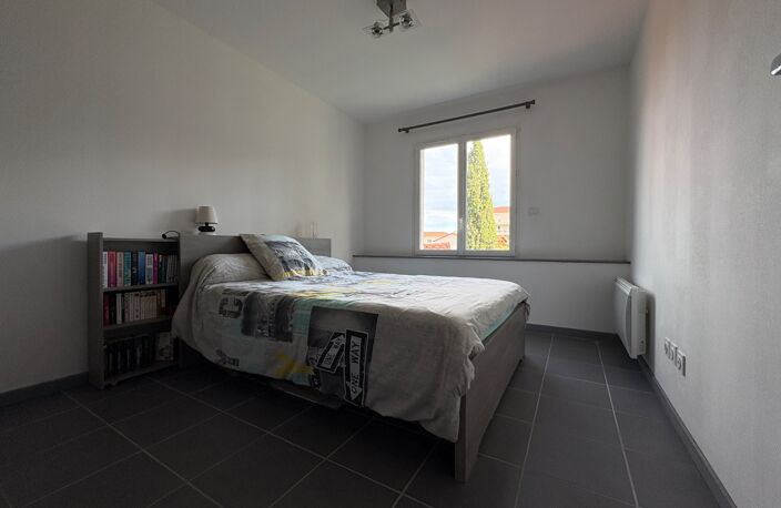 A FEURS (42). APPARTEMENT  T3  Relooké  Avec  PLACE DE PARKING ,  quartier calme — photo 5