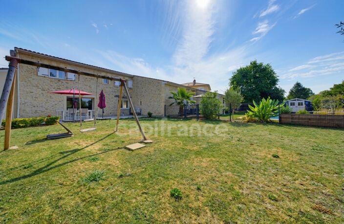 MAGNIFIQUE MAISON EN PIERRE DE 210 M² AVEC PISCINE, GARAGE ET BOULODROME – PROCHE ST EMILION & BORDEAUX — photo 2